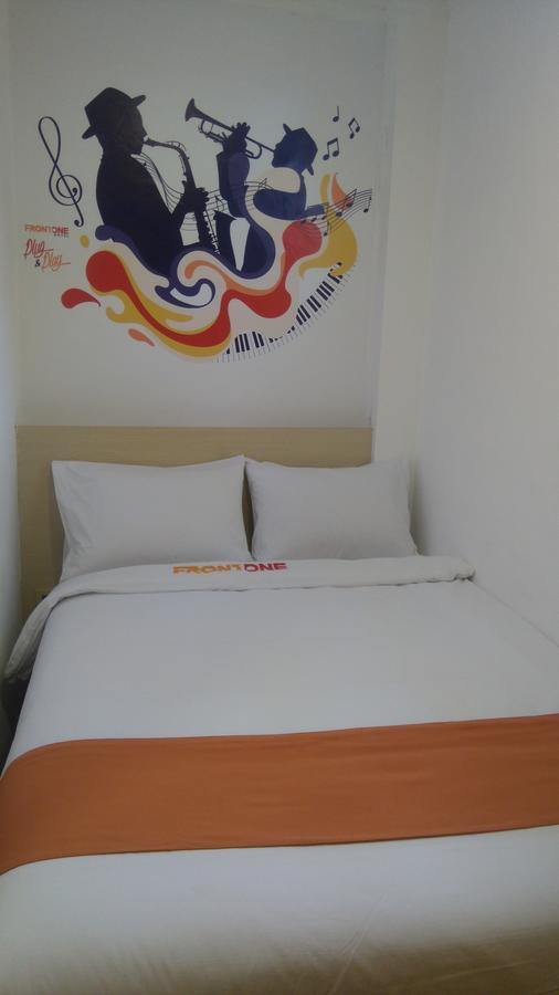 Djo Front One Inn Bengkulu Exterior foto