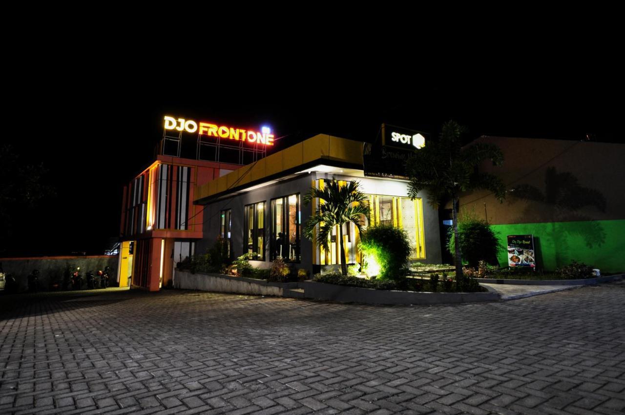 Djo Front One Inn Bengkulu Exterior foto